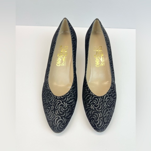 Salvatore Ferragamo 9.5 AA Black and Silver Floral Shimmer Pumps Vintage Italy - Picture 1 of 10